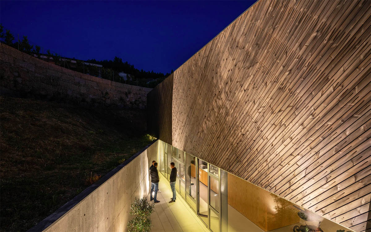 Rem'a Arquitectos built this rotating house according to site parameters in Portugal