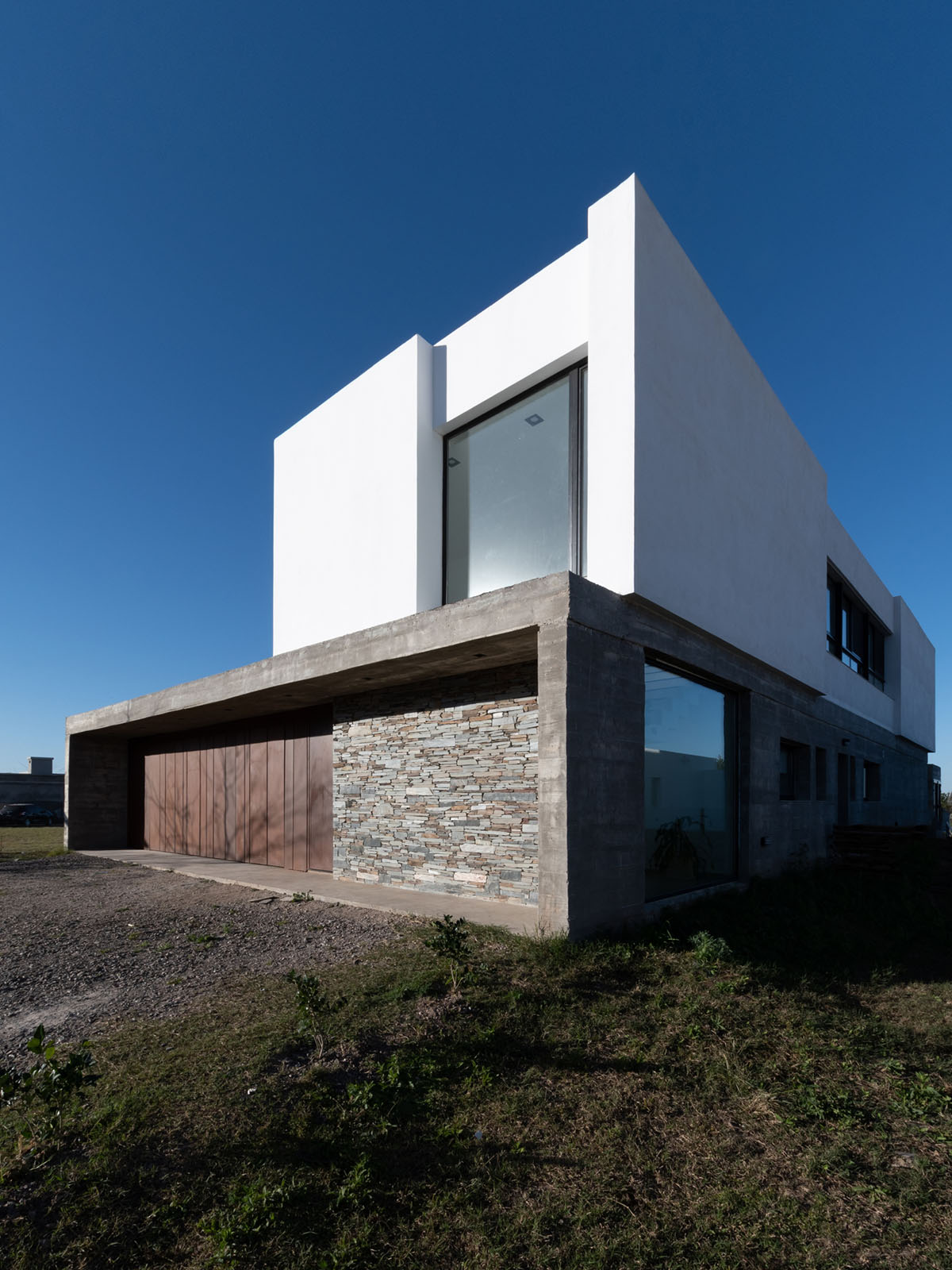 MZ Arquitectos completes a detached family house in Córdoba