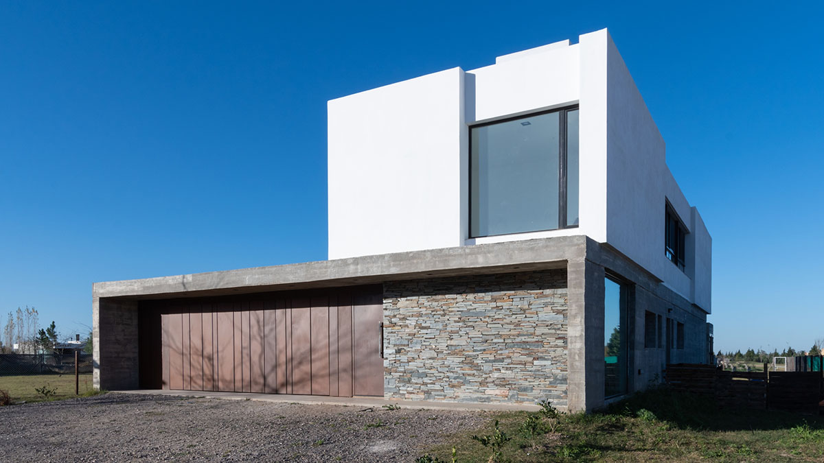 MZ Arquitectos completes a detached family house in Córdoba