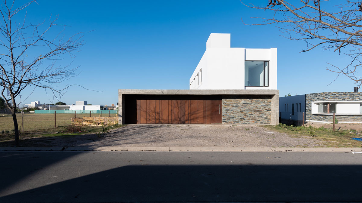 MZ Arquitectos completes a detached family house in Córdoba