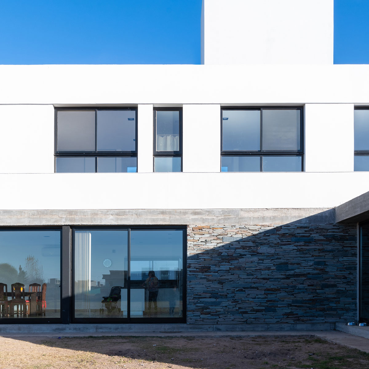 MZ Arquitectos completes a detached family house in Córdoba