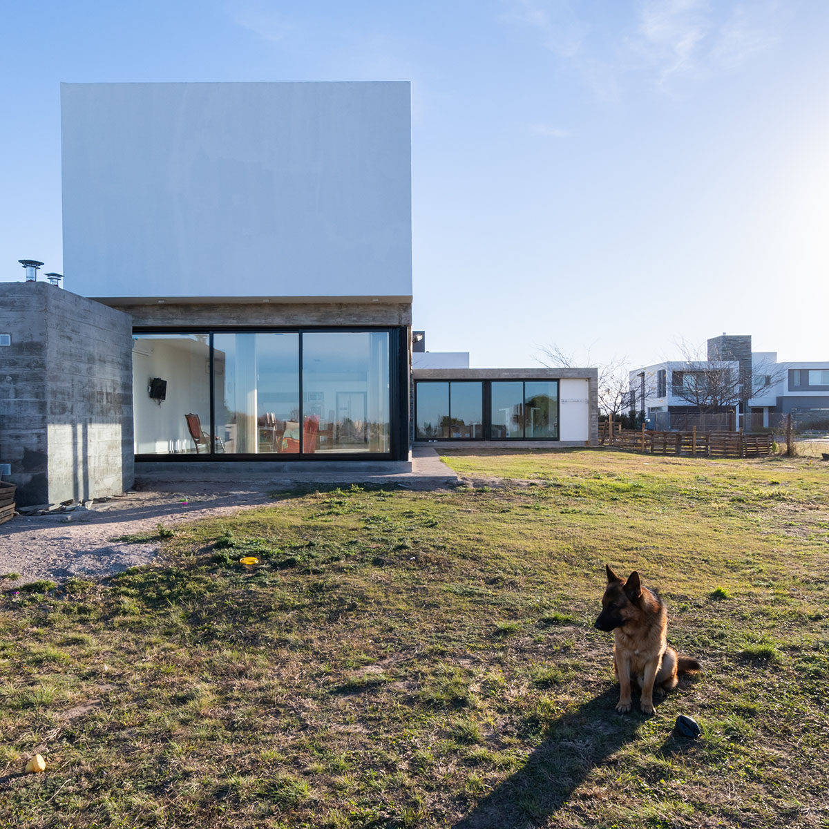 MZ Arquitectos completes a detached family house in Córdoba