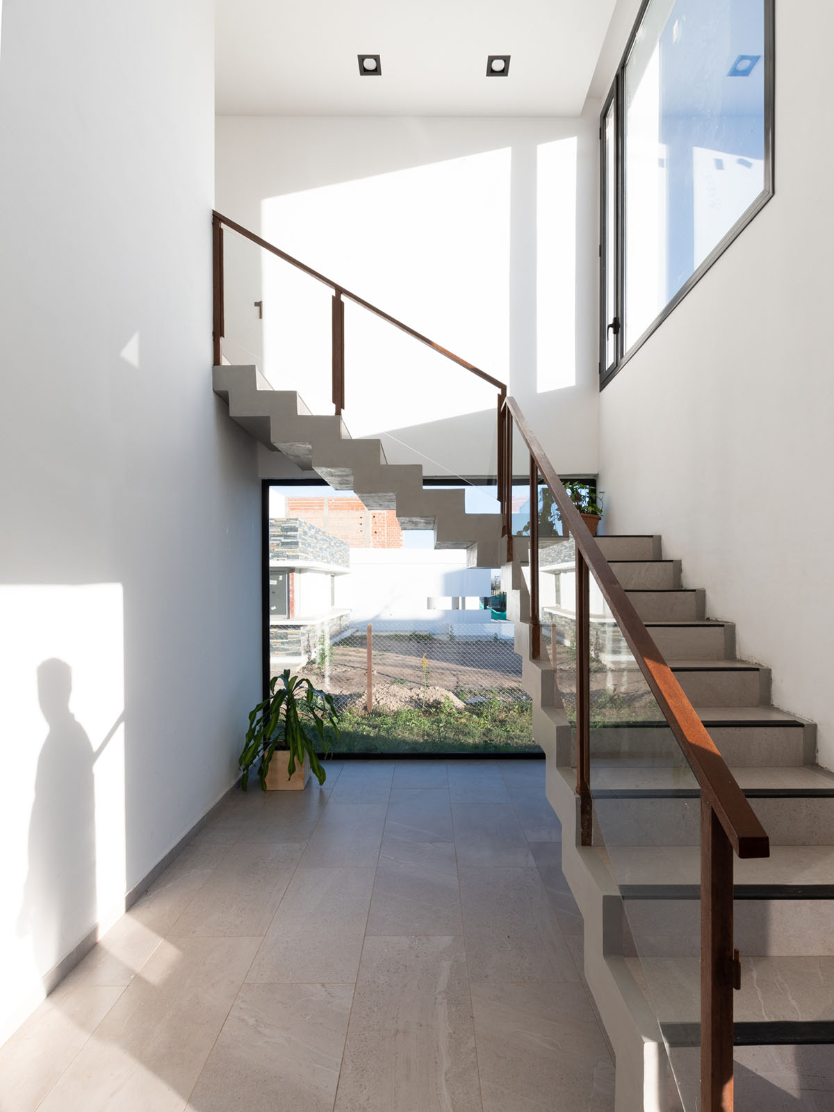 MZ Arquitectos completes a detached family house in Córdoba