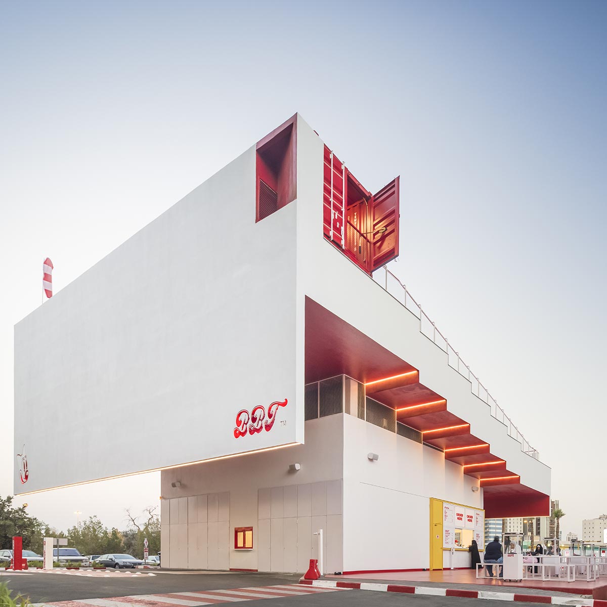 TAEP/AAP creates restaurant featuring a multifunctional grand canopy in Kuwait 