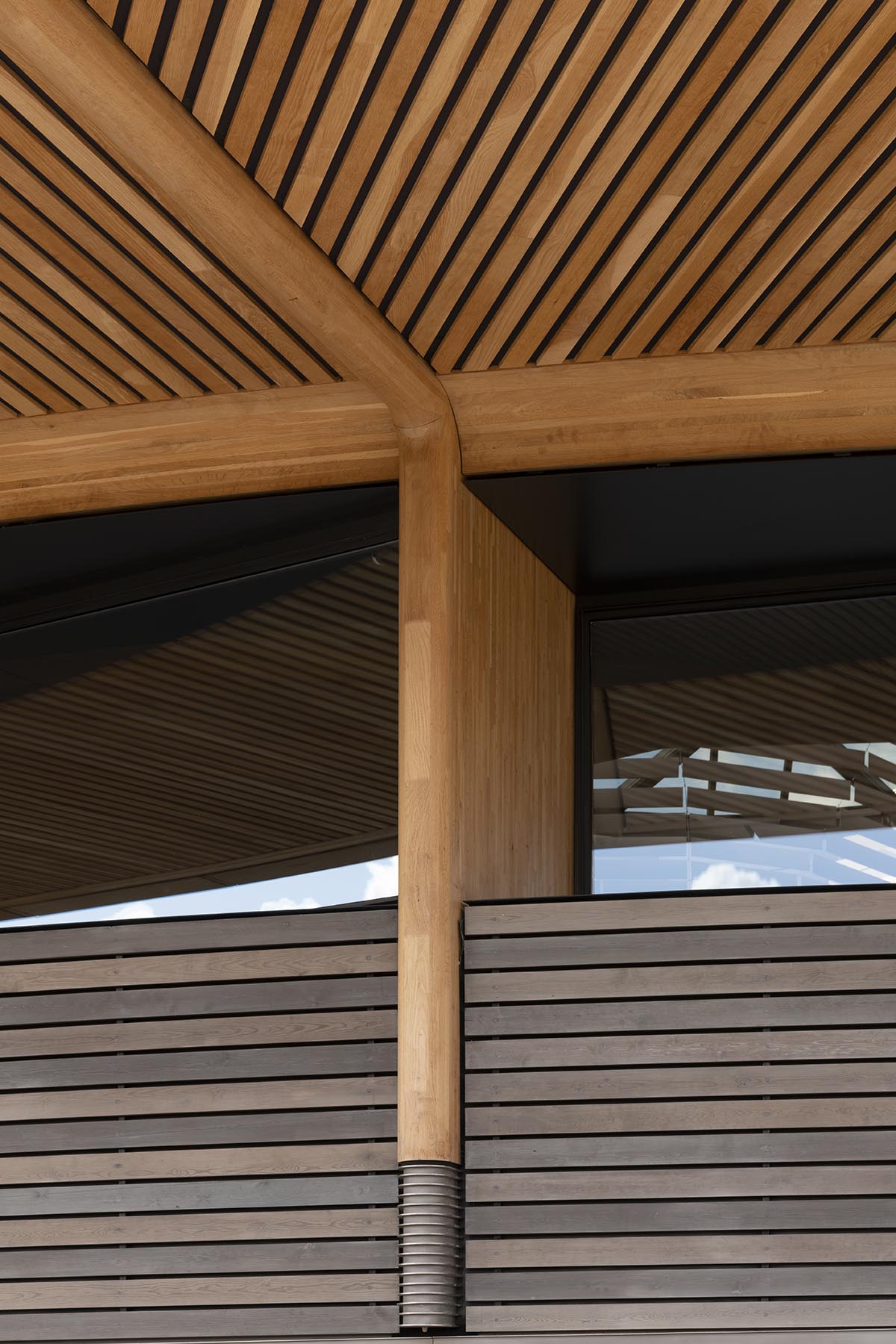Foster + Partners completes circular Le Dôme winery in the rolling hills of Bordeaux