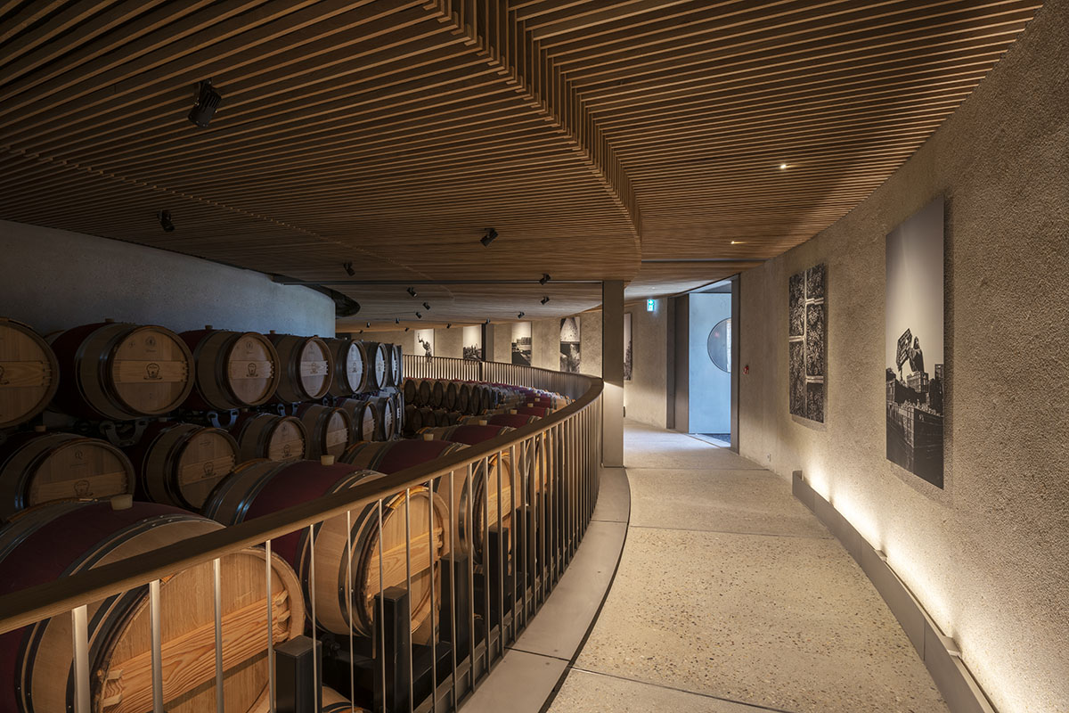 Foster + Partners completes circular Le Dôme winery in the rolling hills of Bordeaux