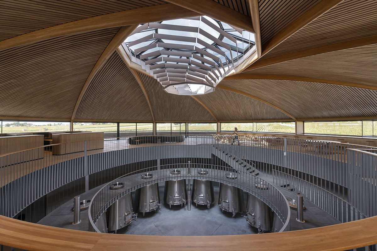 Foster + Partners completes circular Le Dôme winery in the rolling hills of Bordeaux