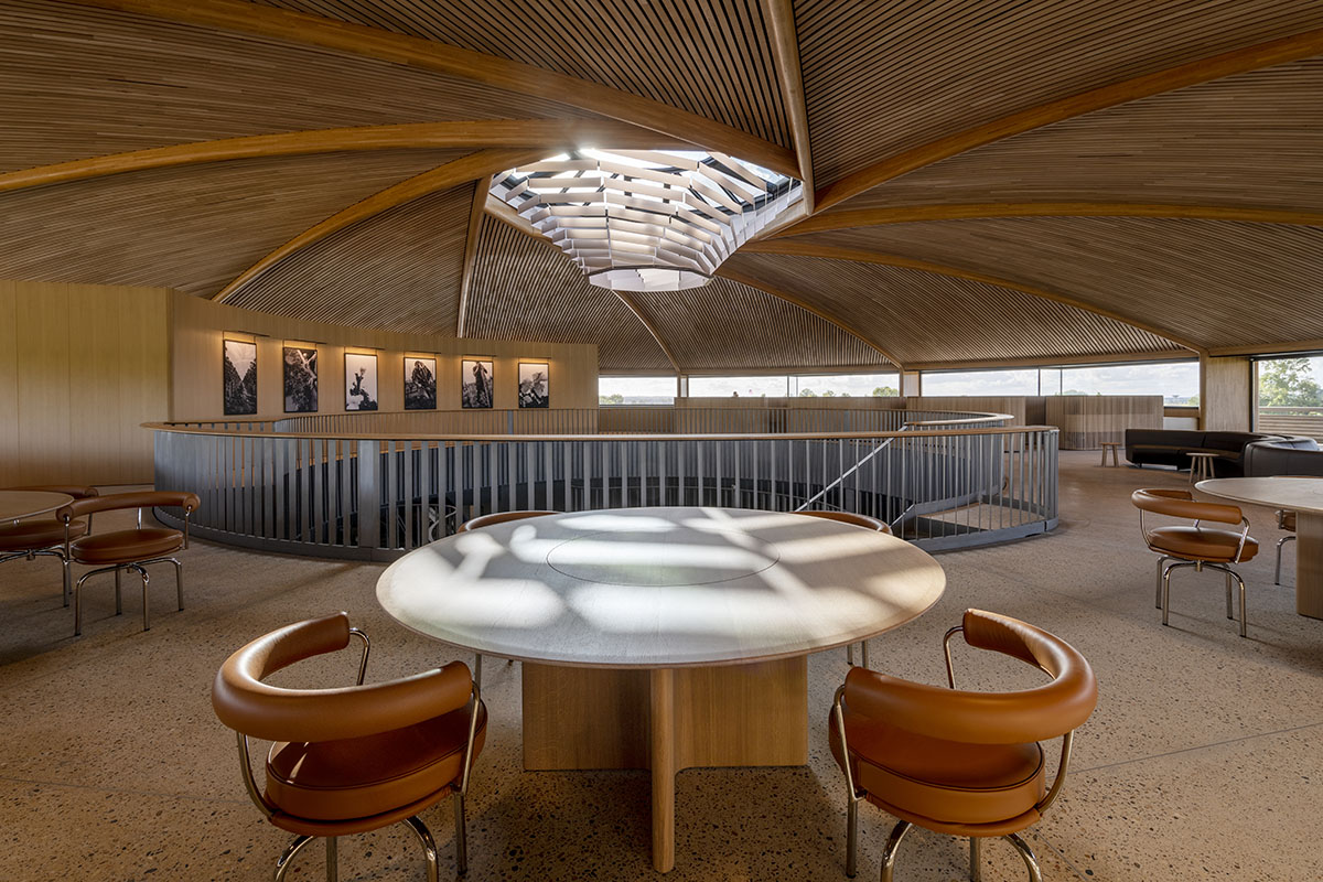 Foster + Partners completes circular Le Dôme winery in the rolling hills of Bordeaux