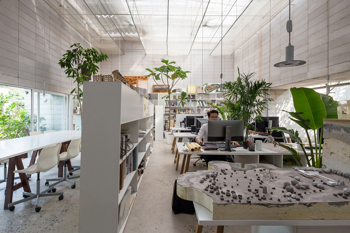 An office in Vietnam protects its own micro-climate with continuous spaces and internal courtyards