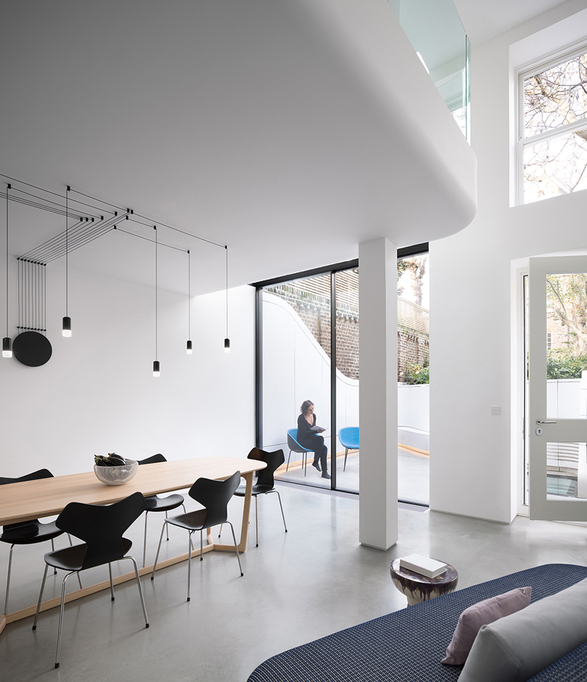 FLOW Architecture carves out old Victorian house in London and brings light with fluid interventions