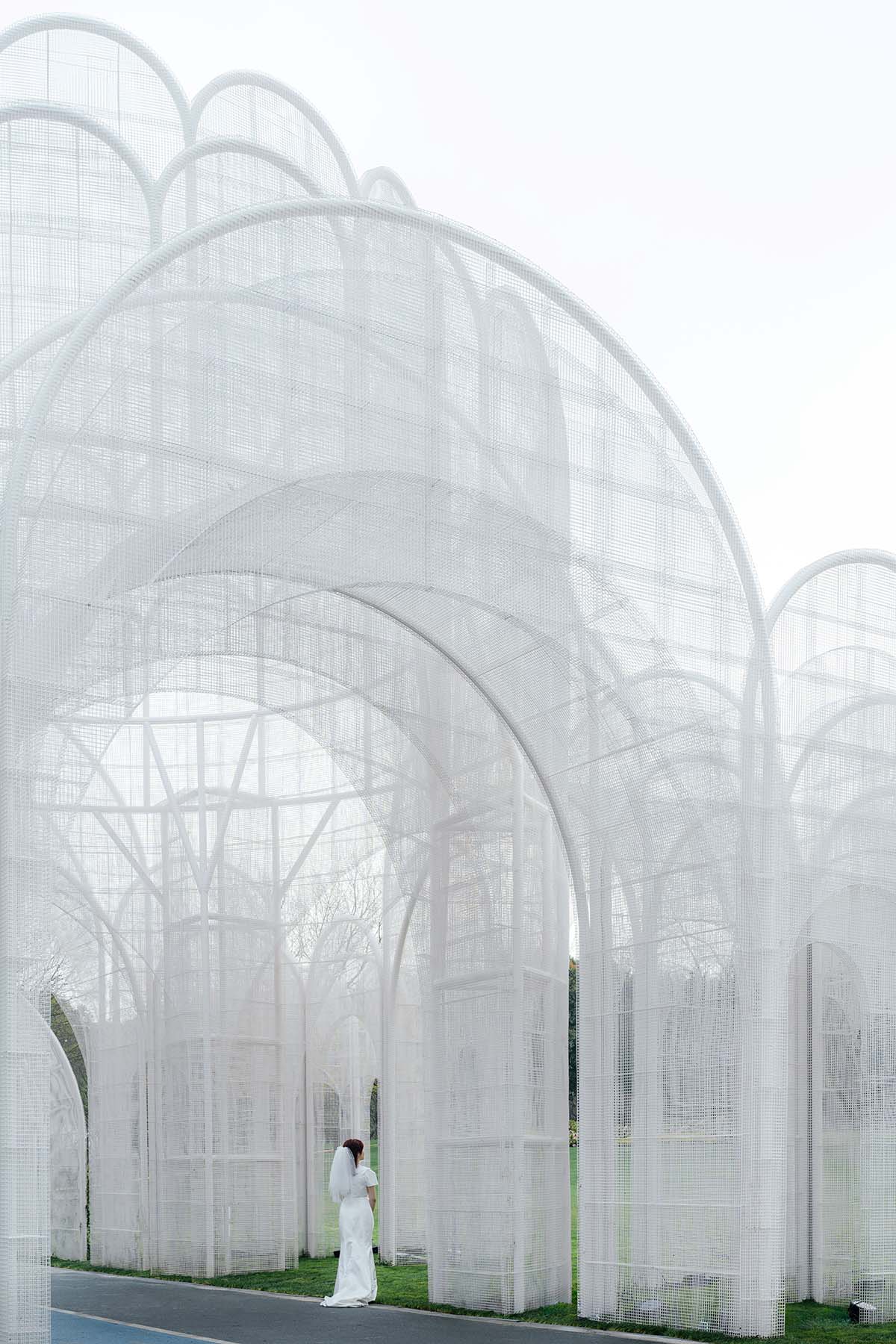Wutopia Lab creates dragon-like pergola referencing traditional Chinese paintings in Wuxi