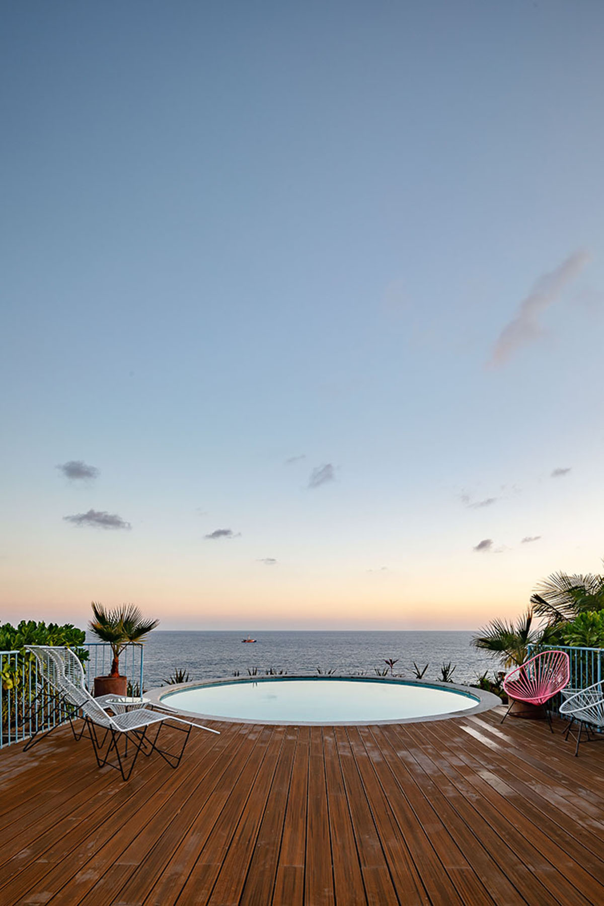 Francisco Pardo Arquitecto's housing features circular  pool overlooking the coastal landscape