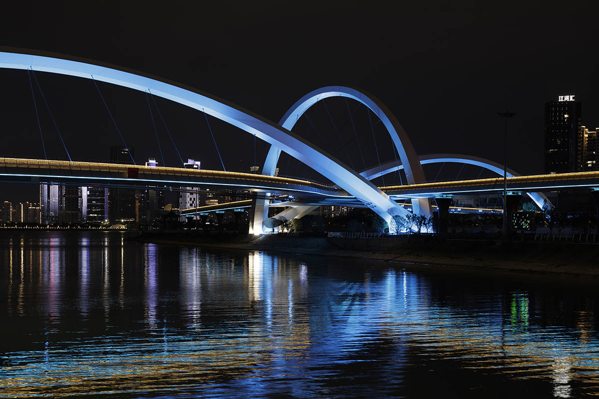 Zaha Hadid Architects reveals the silk-inspired bridge of Hangzhou with a sinuous form