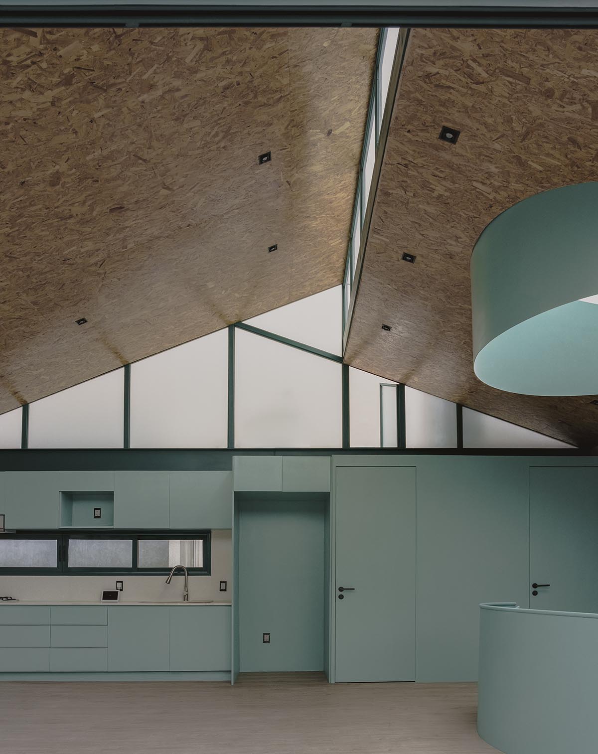 AMASA Estudio renovates 1940s house with green tones and central skylight in Mexico