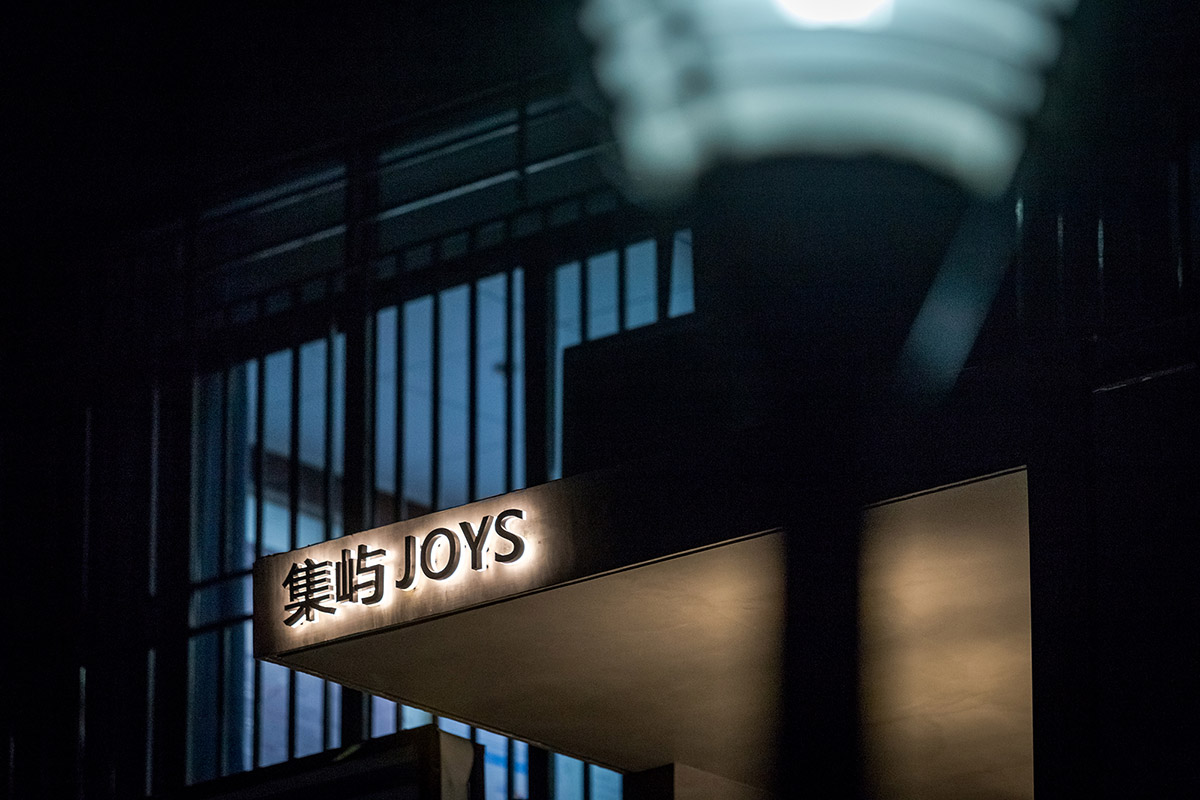 Onexn Architects built small cafe on a narrow plot in Shenzhen, China
