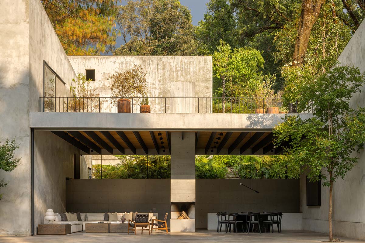 ESTUDIO Ignacio Urquiza Ana Paula de Alba completes residence in Mexican forested landscape
