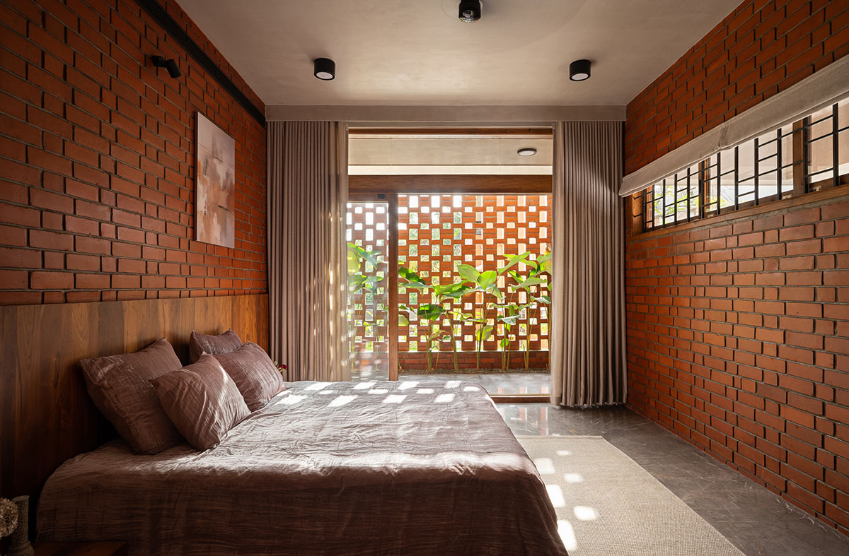 Srijit Srinivas - ARCHITECTS built brick family house with angled triangular façade in Kerala