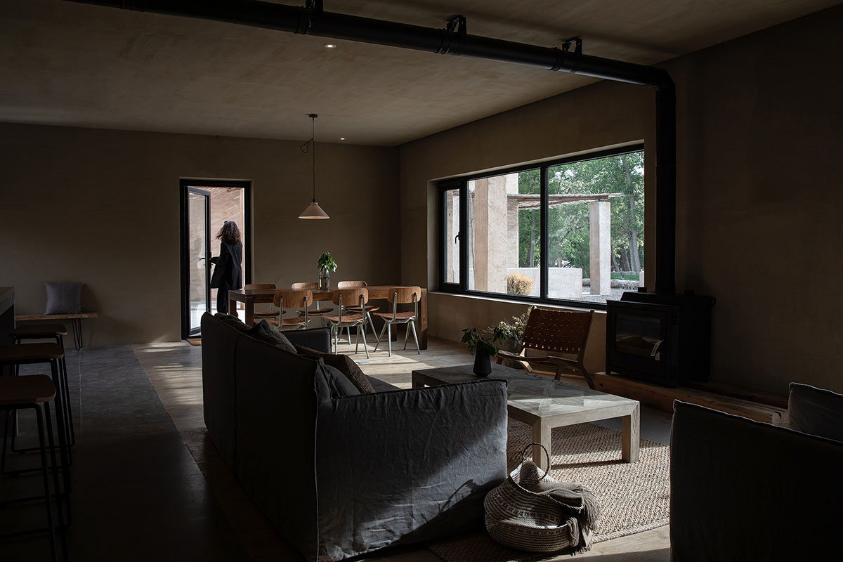 DAS Lab completes Lost Villa Boutique Hotel with earth-toned colours and smooth details in Ningxia