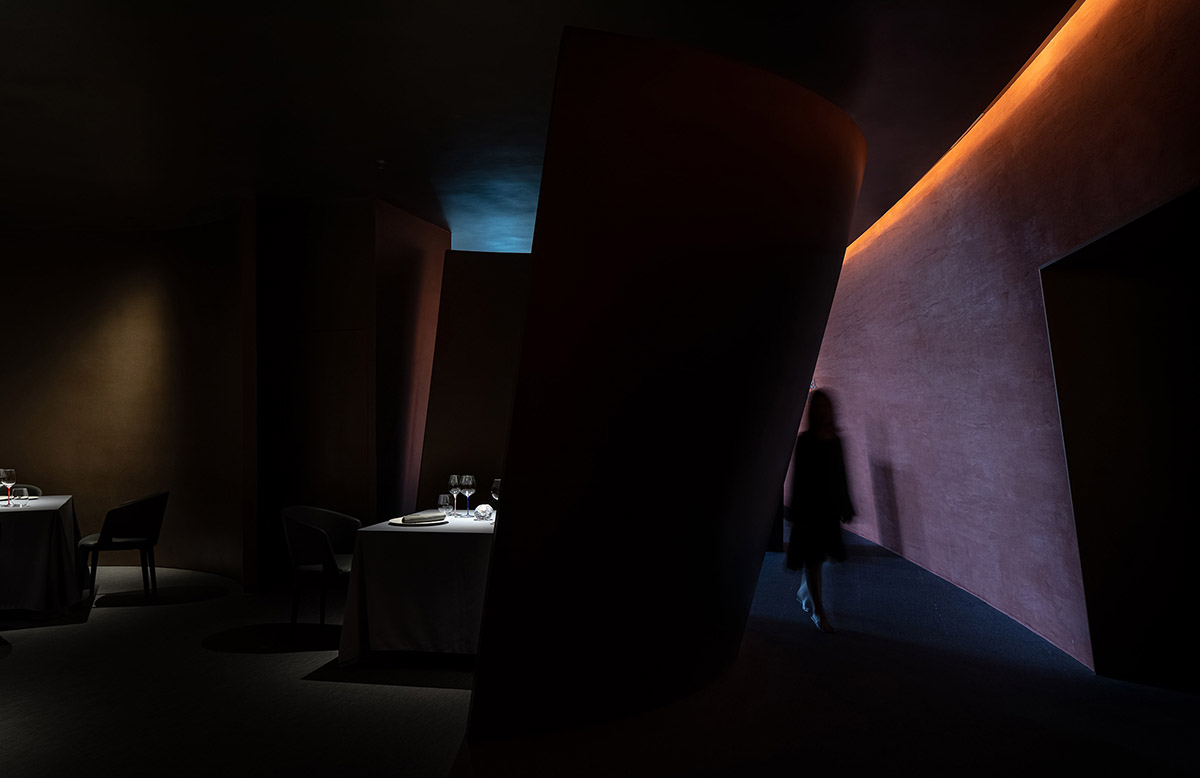 AD ARCHITECTURE designs restaurant with dark and cozy interiors in Shenzhen