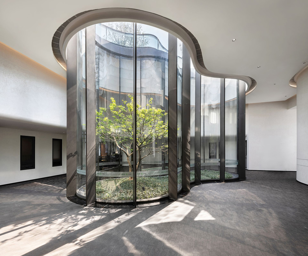 Qiran Design Group completes pavilion with fusion of nature and curved geometries in Foshan, China