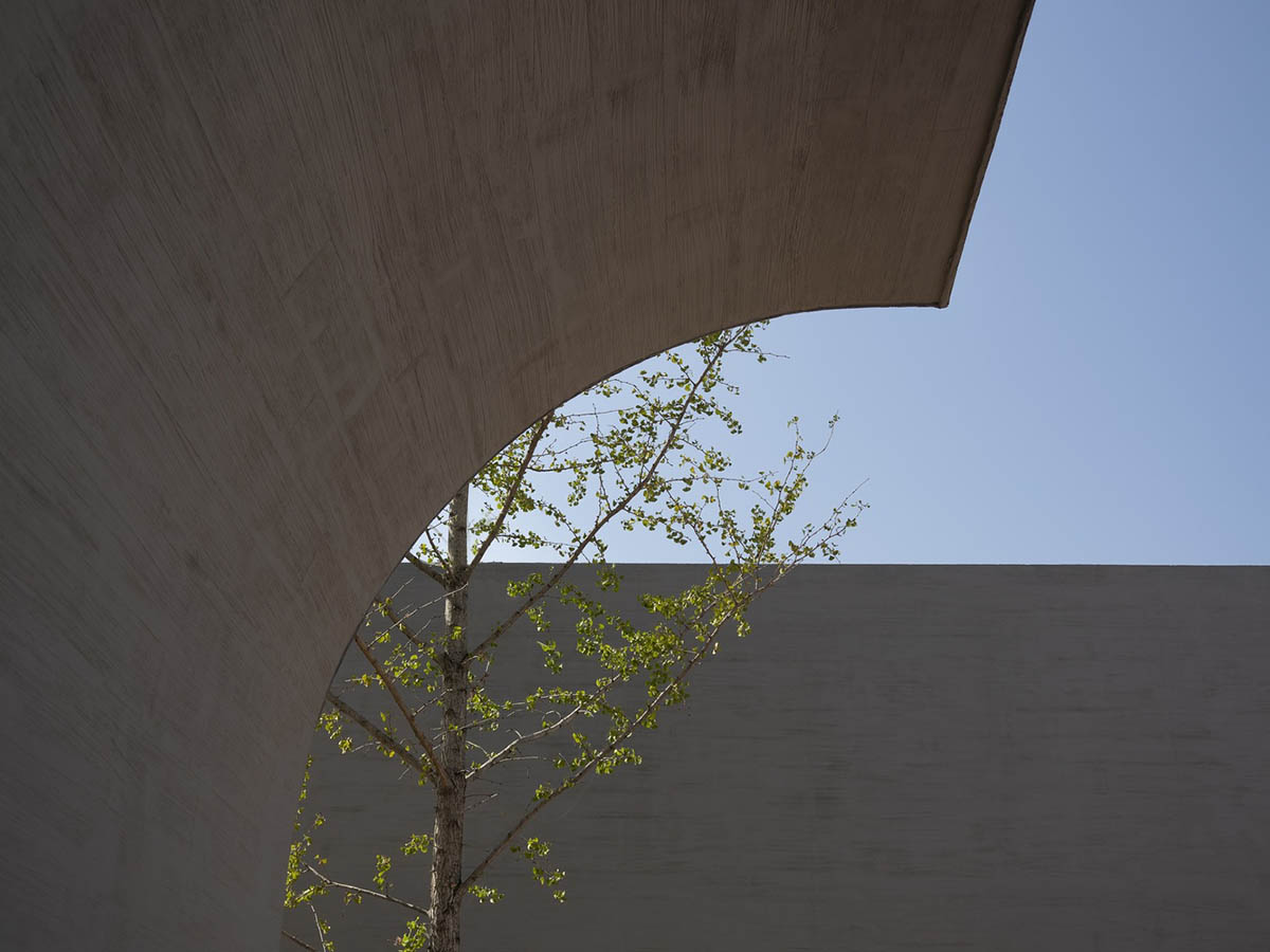 Studio 10 built community center featuring vaulted volumes and smooth corners in Jiaozuo