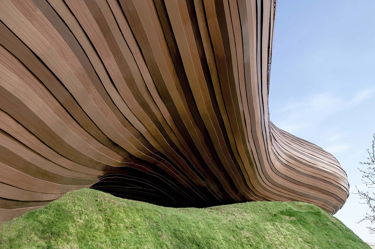 CROX's super smooth Liyang Museum sits on undulating hills as part of the nature in Changzhou