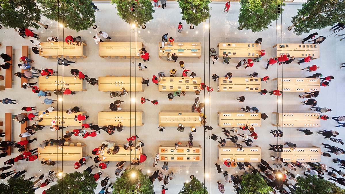 Foster + Partners brings LA&rsquo;s energy and vitality into a new Apple store with soaring volume 