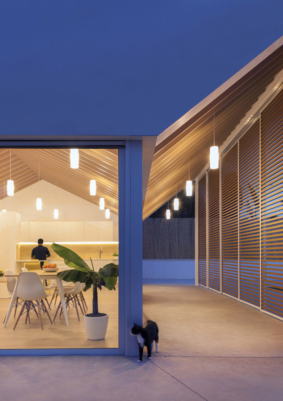 Pablo Muñoz Payá Arquitectos renovates former house with wooden shutters in Spain