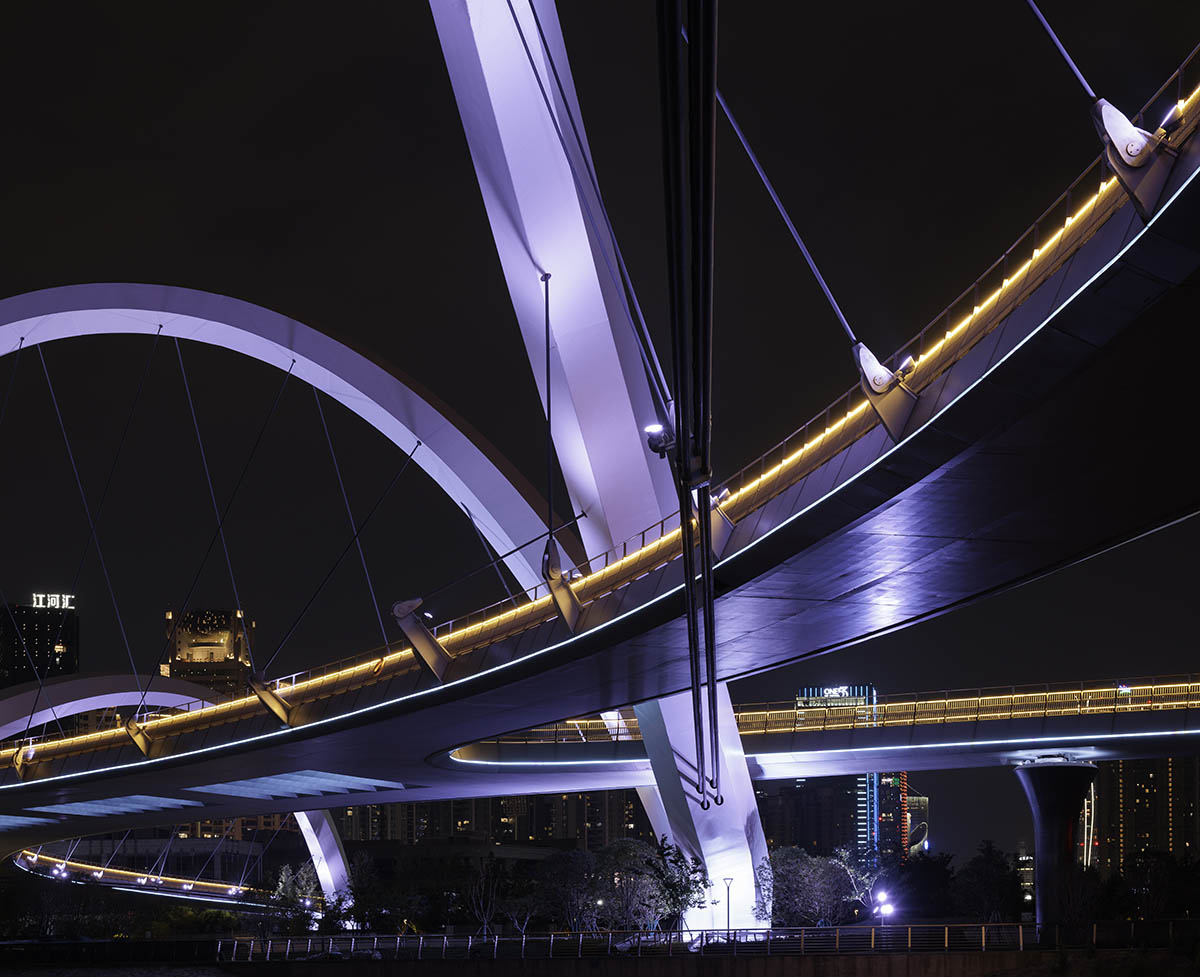 Zaha Hadid Architects reveals the silk-inspired bridge of Hangzhou with a sinuous form