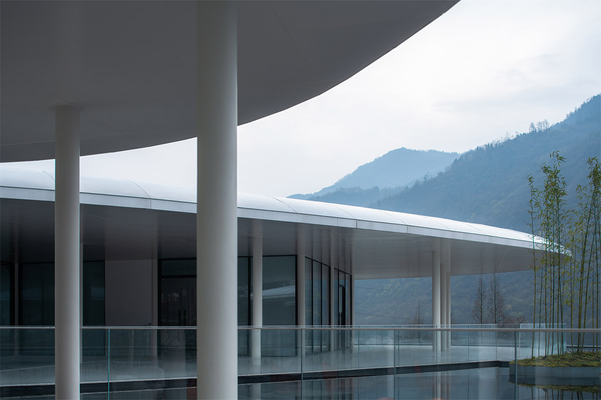 Archermit completes public building with bamboo forest and cloud-like elevated platforms in China