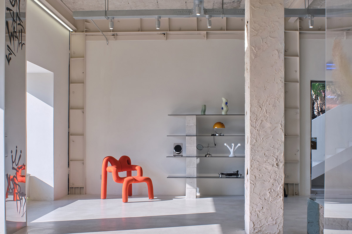 TRI-ORANGE DESIGN converts old industrial building into a photography studio in China 