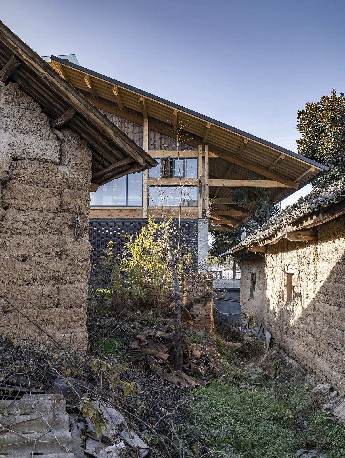 LUO studio completes Party and Public Service Center of Yuanheguan Village in China