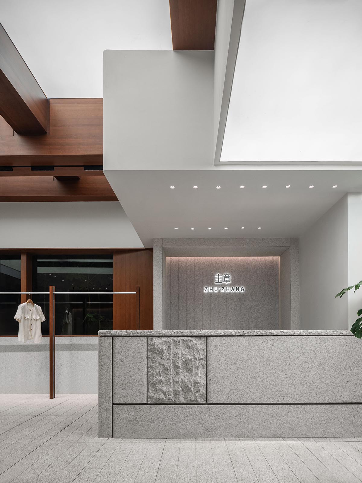 LubanEra·Design completes retail store breaking spatial constraints with dynamic form and symbiosis