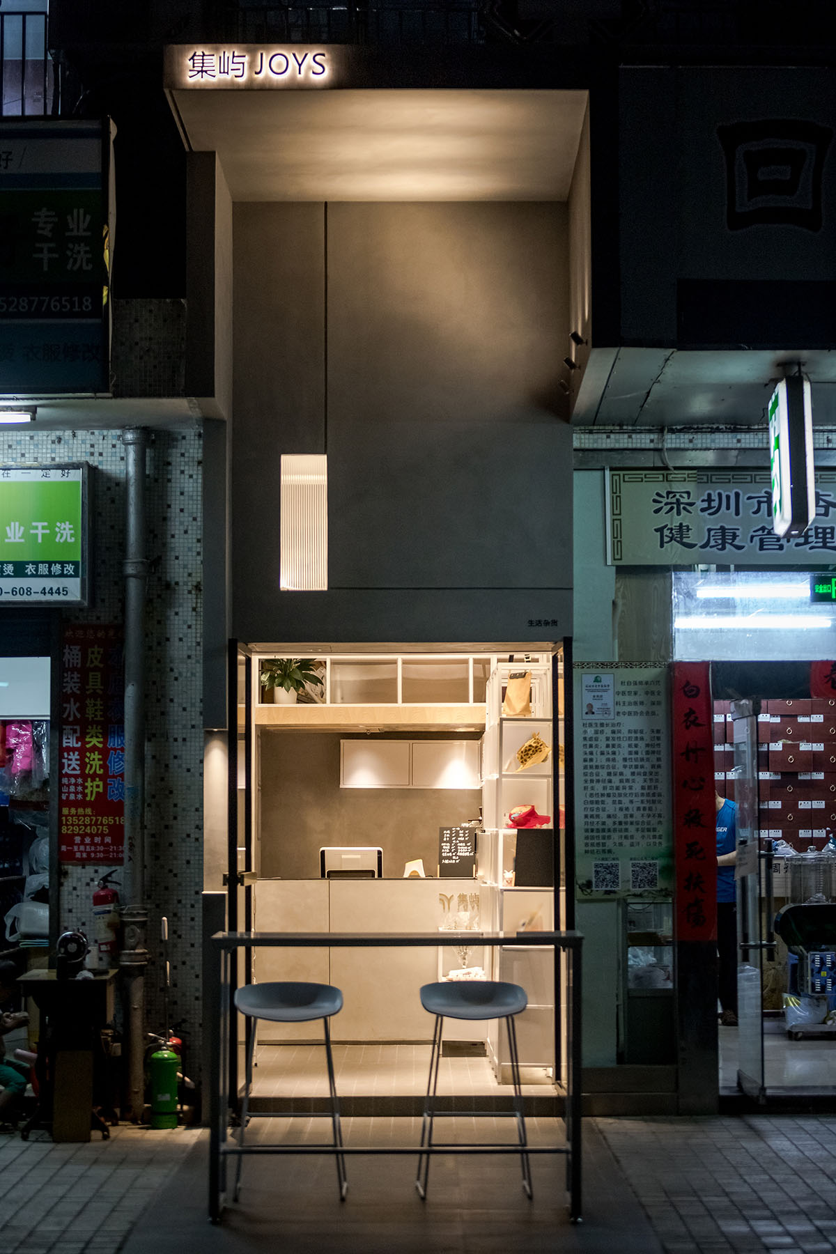 Onexn Architects built small cafe on a narrow plot in Shenzhen, China