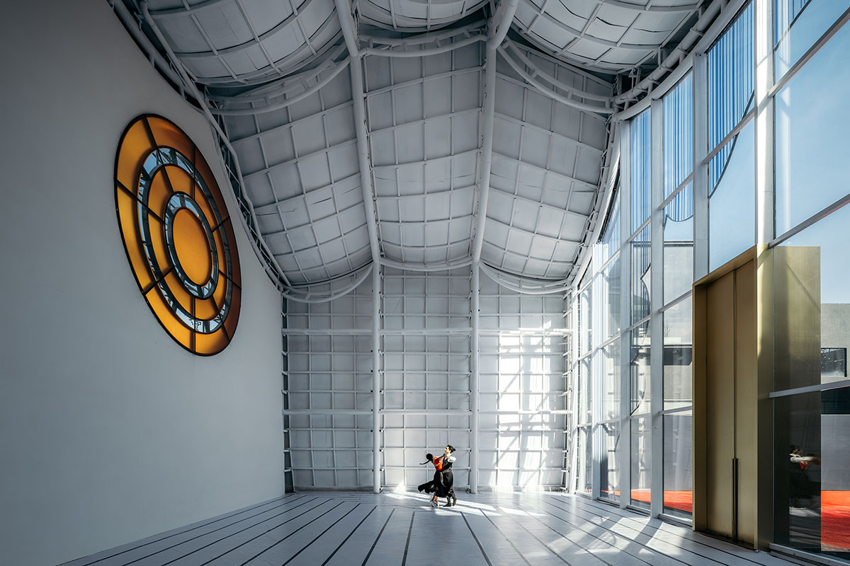 Wutopia Lab converts old roof-covered stockyard and duty room into wave-shaped community hub