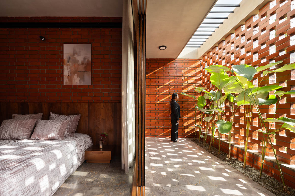 Srijit Srinivas - ARCHITECTS built brick family house with angled triangular façade in Kerala