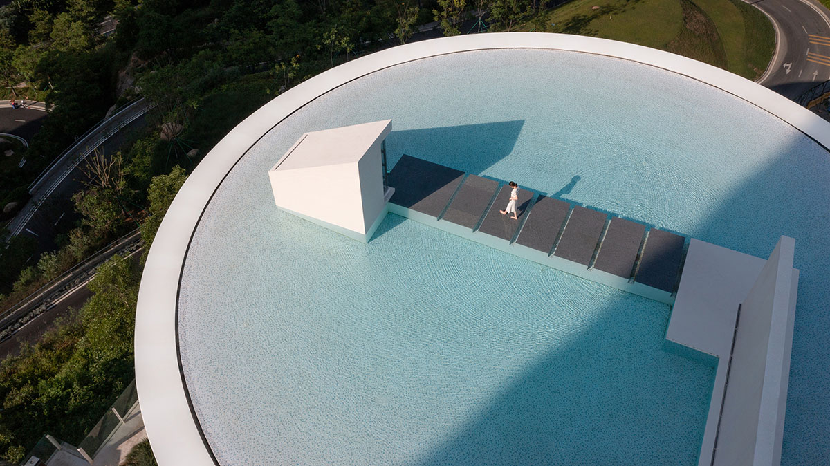 3andwich Design / He Wei Studio built circular library featuring a rooftop pool in China