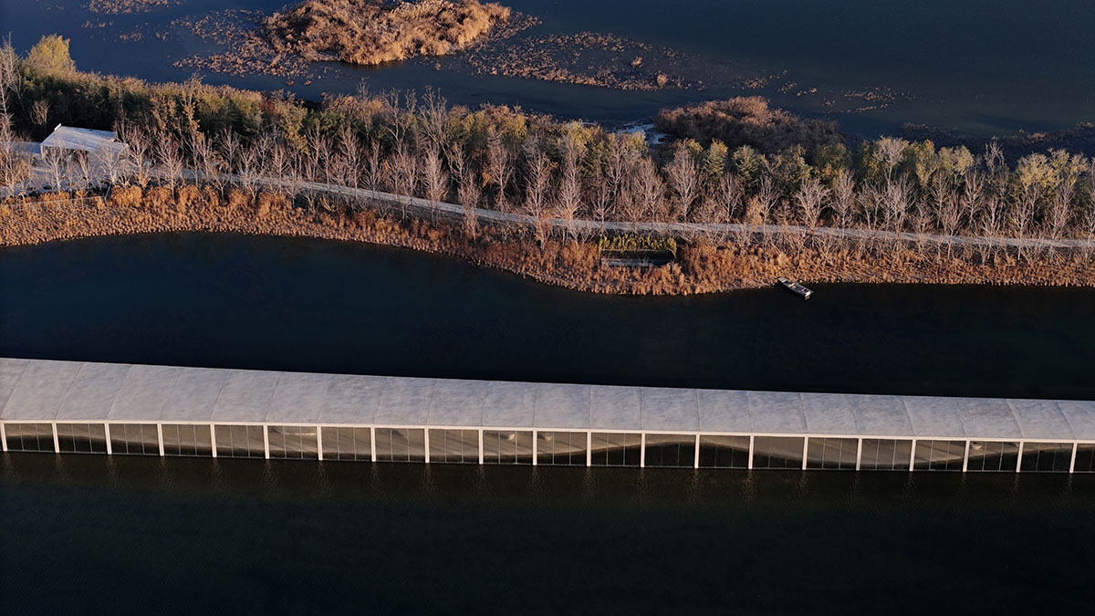 Junya Ishigami+Associates built one-kilometre-long museum on a manmade lake in China 