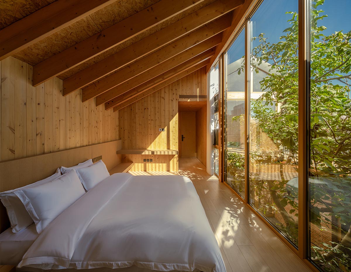 Archstudio renovates traditional Beijing courtyard house with interwoven wooden framework