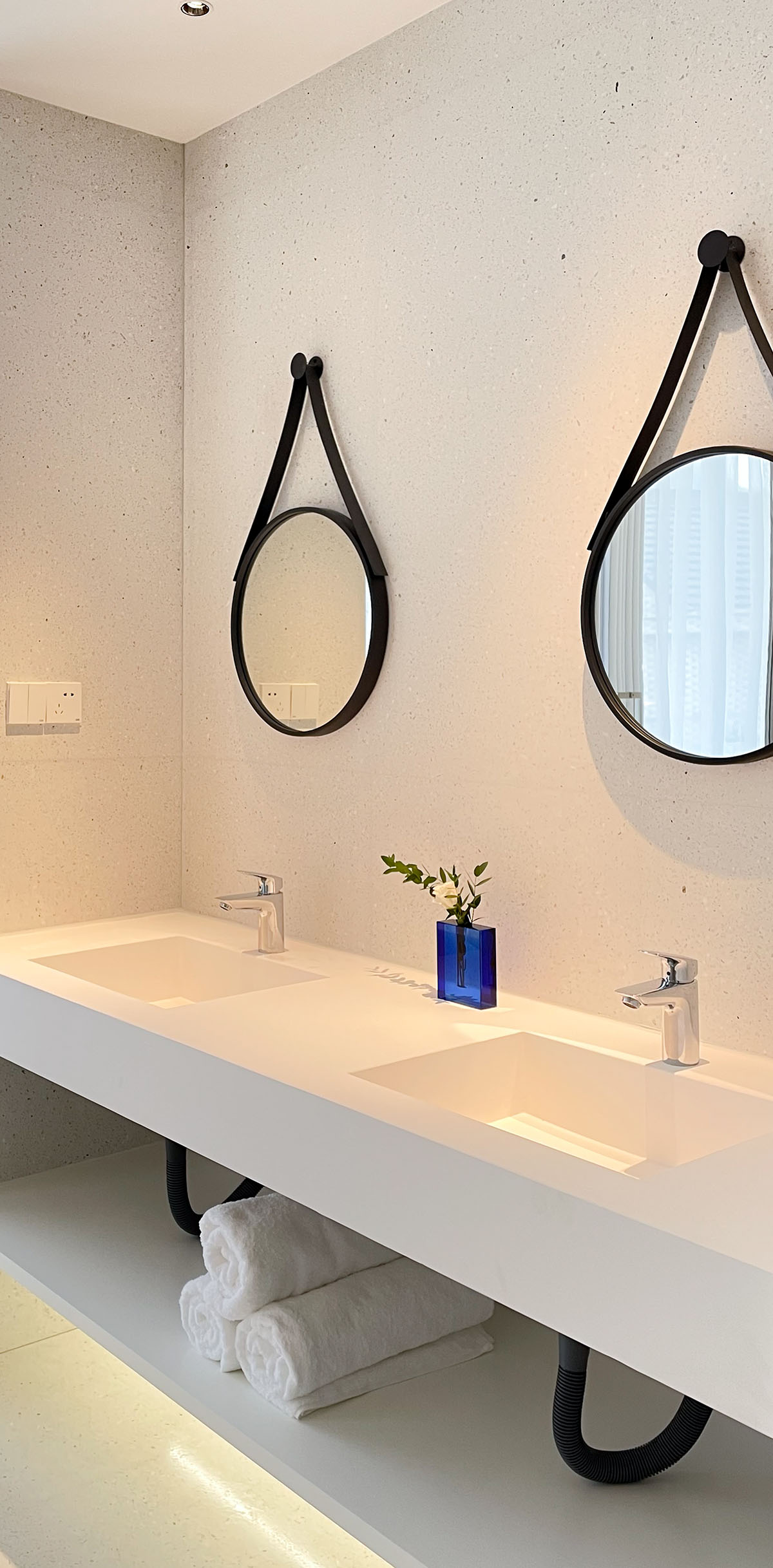 LQS Architects built boutique hotel featuring three-dimensional cut in Zhejiang Province