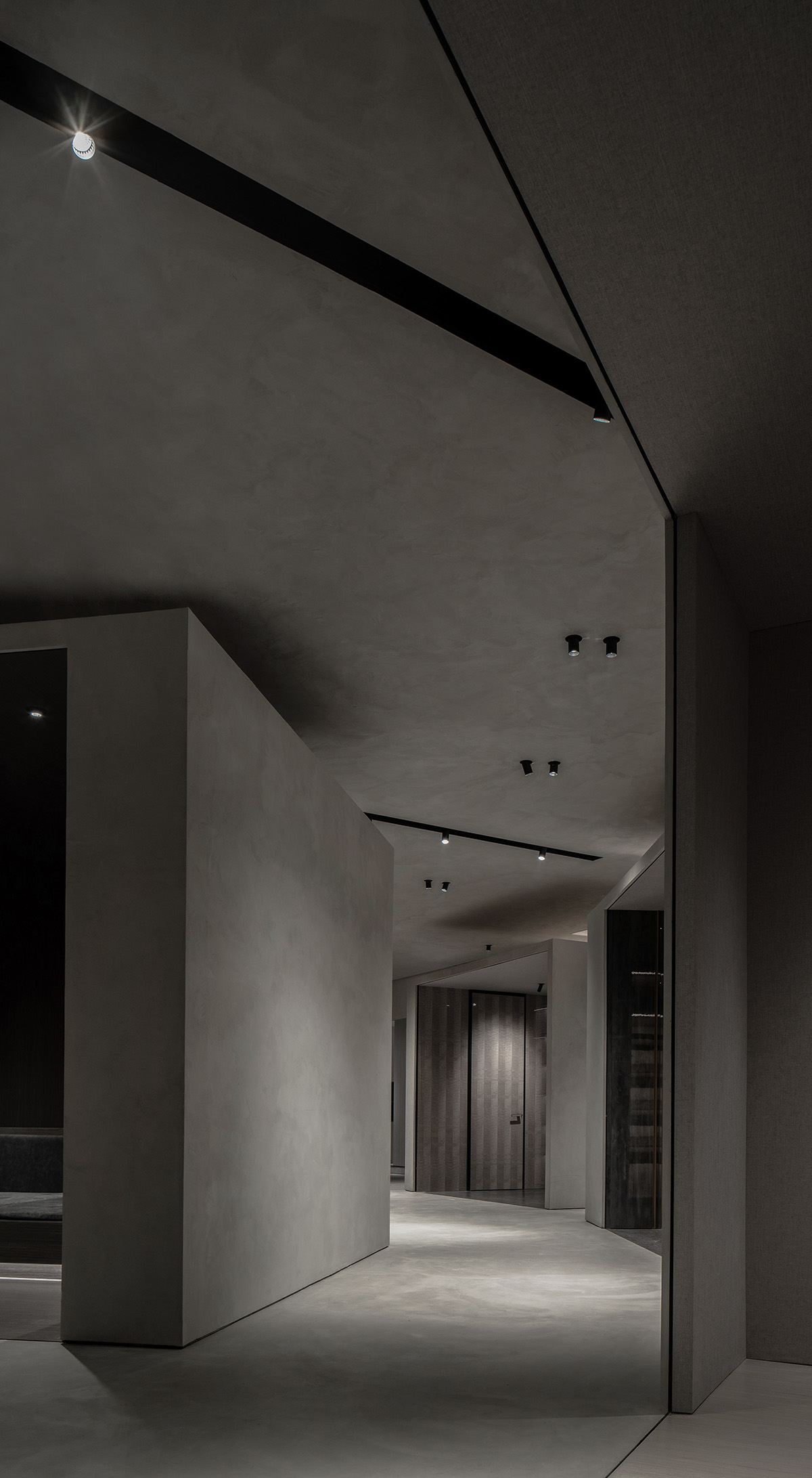 JST ARCHITECTURE creates dark-colored palette by adding a geometrical aesthetic to this showroom