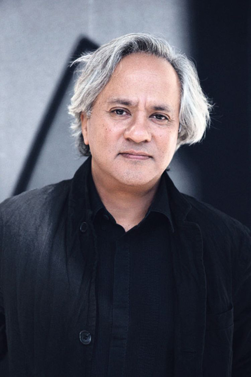 Anish Kapoor donates $1M prize money to help refugees