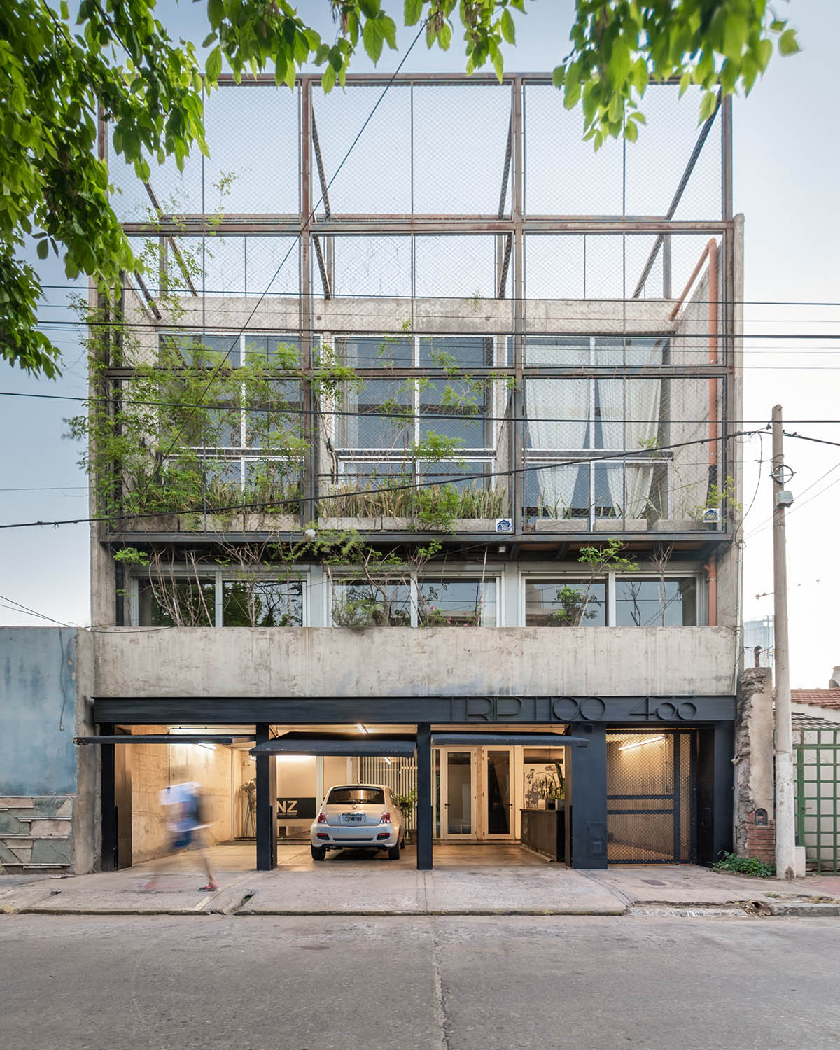 Mariela Marchisio, Cristián Nanzer and Germán Margherit complete Tríptico Building in Córdoba