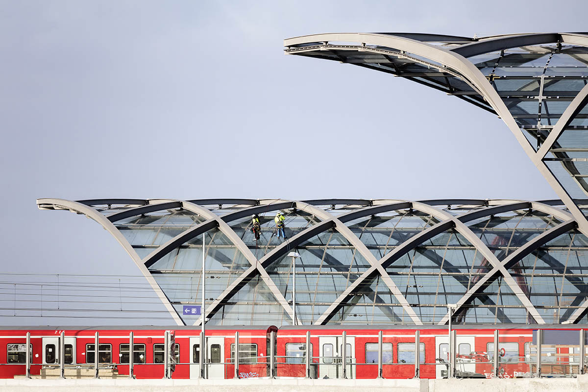 Elbbrücken Underground and Metropolitan Railway Stations Completed in Hamburg