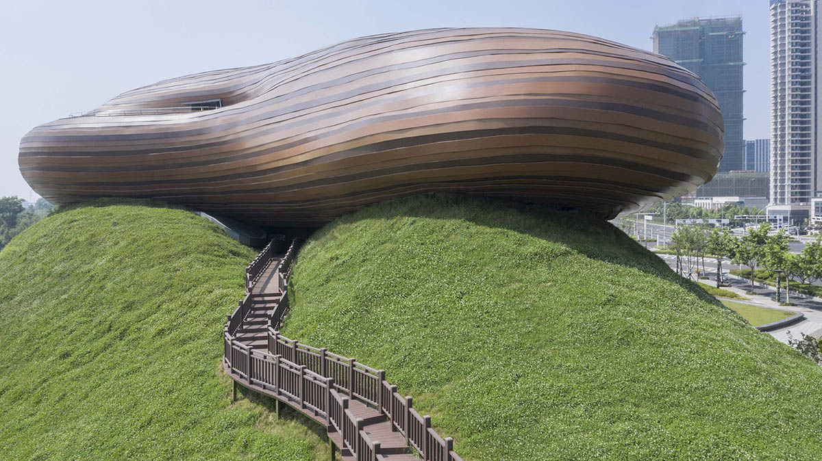 CROX's super smooth Liyang Museum sits on undulating hills as part of the nature in Changzhou