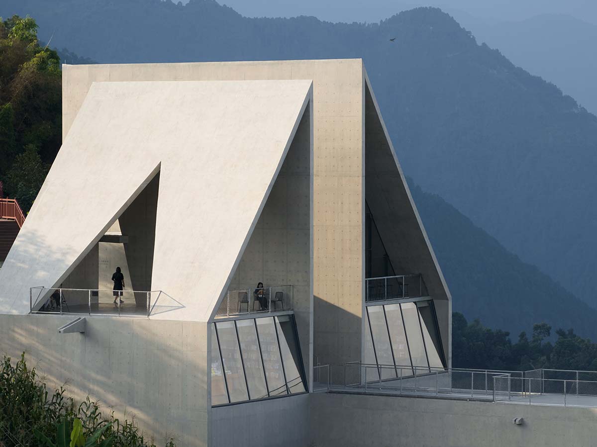 TAO completes concrete bookstore with protruding structure on a steep slope in China 