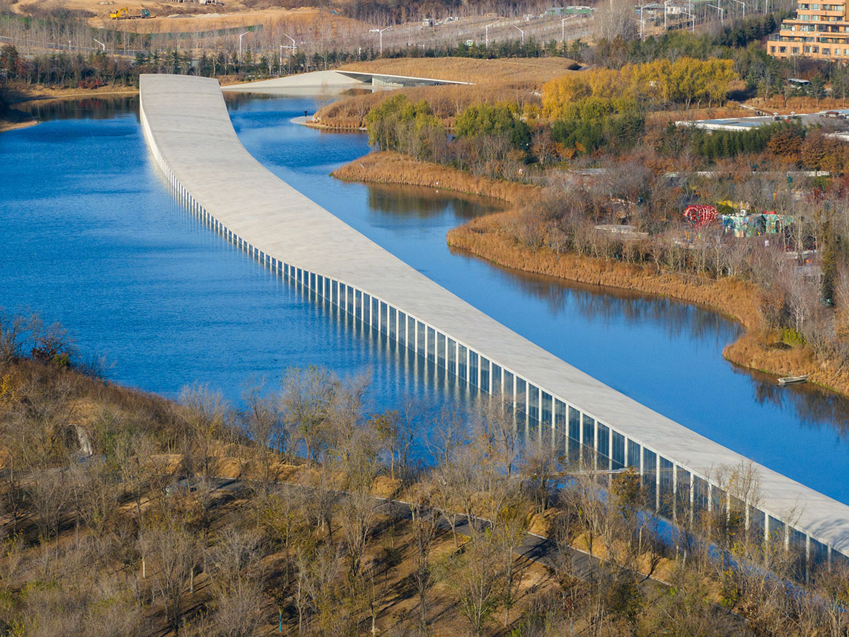 Junya Ishigami+Associates built one-kilometre-long museum on a manmade lake in China 