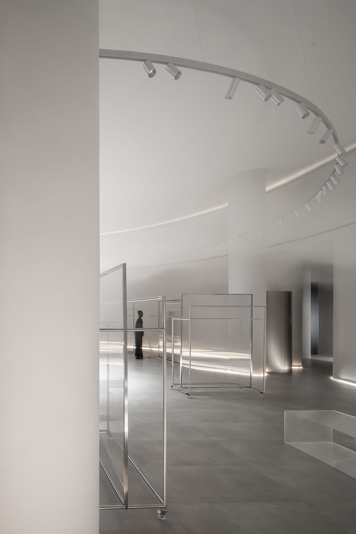 Cun Design completes ROSEMOO Headquarters Office with white linear volume in Beijing