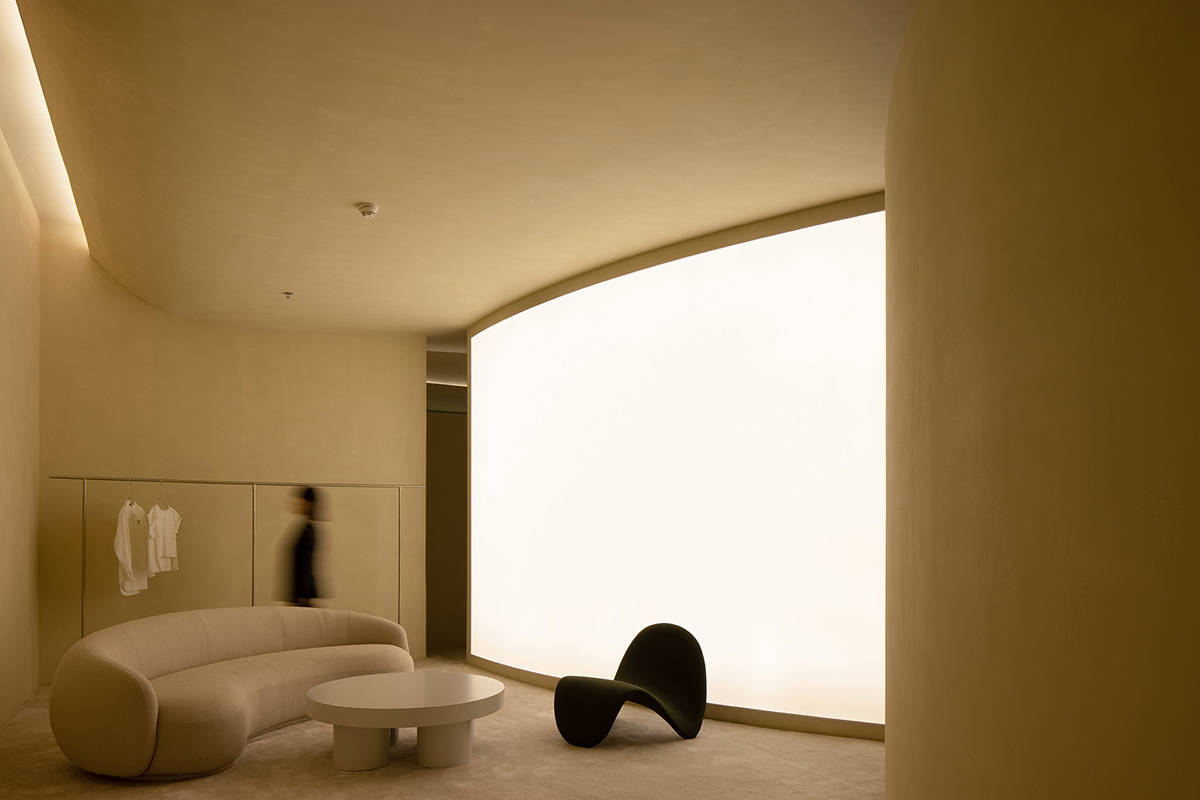 AD ARCHITECTURE designs store with light yellow curved walls that create comfort and softness 