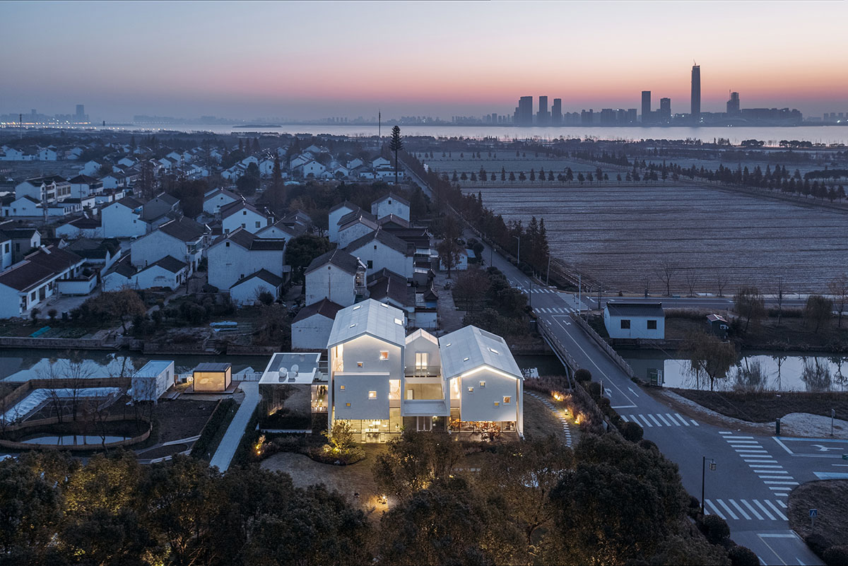 Wutopia Lab creates continuous shell for White Suzhou Section Homestay in China 